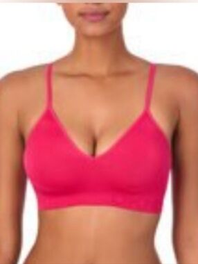 NWT Athletic Padded Seamless Hot Pink Wireless Bra Comfortable Everyday Support